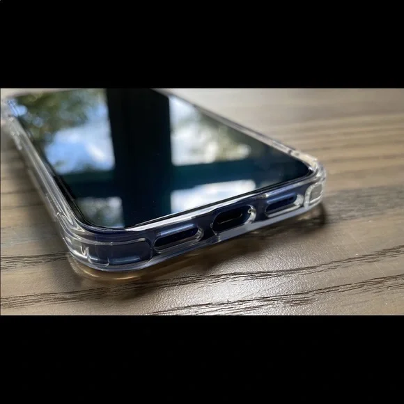 BRAND NEW SLIM CLEAR IPHONE 13 CASE - Picture 2 of 4